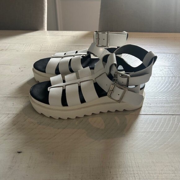 L'Intervelle White Leather Sandals - Picture 1 of 6